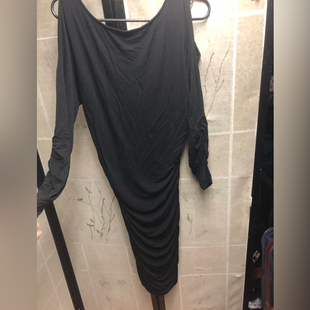 Gorgeous open shoulder body on dress 14/16